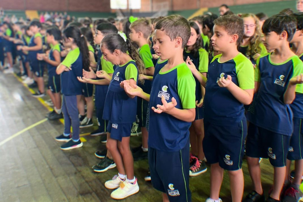 Leia mais sobre o artigo Dia da Bandeira e a entrega das medalhas aos participantes do Concurso Cultural Sicoob 2024, Olimpíada Educacross e Olimpíada Brasileira de Astronomia (OBA).